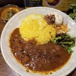 SPICY CURRY 魯珈 - クローブ薫る！激辛ビーフカレーのライス大盛＋るうろう煮玉子＋クリーミィ野菜コルマカレーのぷちカレー