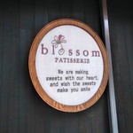PATISSERIE blossom - 可愛い外看板