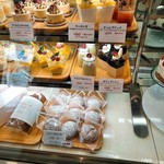 PATISSERIE blossom - 店内のショーケース