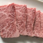 焼肉家 肉汁センター - “ぶっ飛びカルビ”売り切れだったらごめんなさい…大人の男も思わず膝を打つ旨さ！