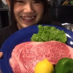 Yakiniku Ya Nikujiru Senta - 男の和牛“極上シモフリ肉”１００００円（いちまんえん）の極上サーロイン