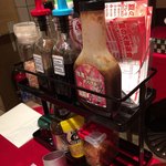 ステーキとハンバーグ佐藤  - 調味料がいっぱい