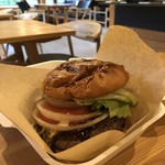 ビトウィーン ザ ブレッド - バーガー