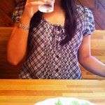 松楽 - エビチリを前に、水を飲む 浜あゆ似の Ｎちゃん