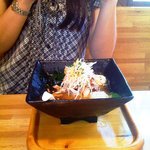 松楽 - 自分の頼んだ料理を撮影する Ｎちゃん