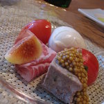 ファニエンテ - 前菜２：ナポリより空輸のリコッタチーズが美味っ！