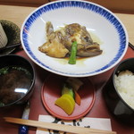 あじろ - 【御飯・赤出汁・香の物】