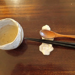 いただき繕 札幌円山店 - お茶でほっこり。器も独特のあたたかみあるのミャ