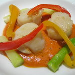 レストラン メルキュール - 帆立貝のポワレ　パプリカのピュレ