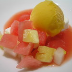 レストラン メルキュール - ヨーグルトと蜂蜜のムース　スイカのスープ