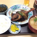 動坂食堂 - かさご煮付け定食、味噌汁→豚汁チェンジ