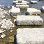 出町ふたば - 鴨川の飛び石