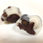 出町ふたば - なかよく断面図  左 豆餅  右  黒豆大福