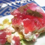 ルチアーノショー - マグロとトマトとアボカドのタルタル　赤紫蘇のジュレとマンゴーのパヴェ仕立てＵＰ