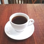 ブリコラージュ ブレッド アンド カンパニー ダイニング・カフェ - この日から提供の新豆、コロンビア。ネクタリンのフレーバーという説明のそれをいただくと、トロリとまろやかさのあるフルーティーさで。その昔飲んだジュースのネクターを思い出すような、やさしい果実味でした。