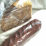 ブリコラージュ ブレッド アンド カンパニー - 新発売のヴィエノワーズショコラ340円とブリコラージュブレッド1/4 400円。税込み　20180831　ヴィエノワ生地から、すでにショコラ感たっぷり☆　まったりリッチなショコラクリーム、贅沢なお味。