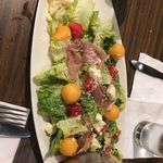 Italianni's - サラダ。なんか上手く回転できません…