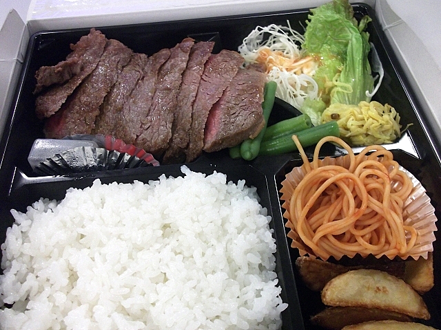 ステーキ弁当 By みきぱぱ2 ロア 桃谷 洋食 食べログ