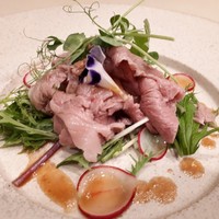 礼華 - 和牛ロース肉の湯引き 赤酢ソース