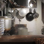 ラーメン凪　炎のつけめん - カウンター席から厨房内