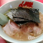 山岡家 - 醤油ラーメン（チャーシュー2枚追加）