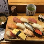 春夏秋冬 - ぶっちぎり特選15個寿司   800円