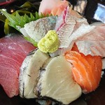 魚問屋 助八 - 海鮮スペシャル丼