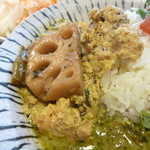 旧ヤム邸 - 蓮根の胡麻しょう油ソテーに酒粕ピックル鶏キーマ