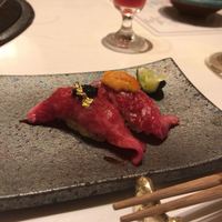 肉の匠 将泰庵 船橋駅前 はなれ店 - 肉寿司 キャビアと雲丹が乗ってます。
