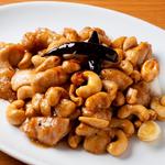 Spicy fried chicken with cashew nuts