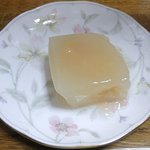 菓匠 清閑院 - 桃彩（ももあや）　お皿に出してみました