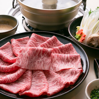 すき焼きもしゃぶしゃぶも贅沢に味わえる食べ比べコースあります