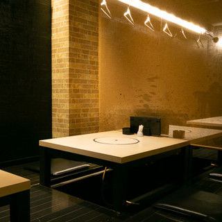 落ち着きのある照明と洗練された空間が大人の雰囲気を演出