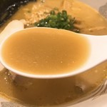 らぁ麺 水嶋 - 鶏白湯ラーメン醤油のスープ