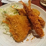 ふつうの食堂 - おまかせ海鮮フライ(エビとアジ)気仙沼の出汁醤油でいただきました。
