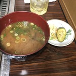 Atariya - とんてき定食の味噌汁と漬物