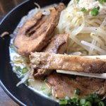 ラーメン　一遊 - 1㎝ほどある肉厚チャーシュー