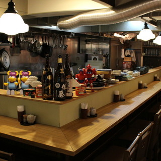 アットホームな雰囲気。隣のお客さんと仲良くなっちゃうことも！