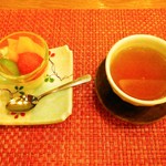 悠湯の郷 ゆさ - 冷たいデザートと温かいほうじ茶は絶妙な組み合わせ