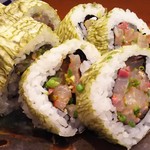玄海鮨 - 玄海巻  アジを具に裏巻、外周に朧昆布
