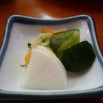 天仲 - 大根と胡瓜のぬか漬け、たくあん、キャベツと人参の塩揉み