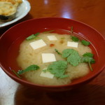 天仲 - 豆腐、なめこ、三つ葉の味噌汁