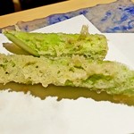 にい留 - 誇張ではなく滴が落ちたアスパラ