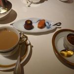 アピシウス - カフェオレと小菓子