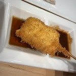 創作串揚げ つだ - ホタテは、しょうゆにつけて