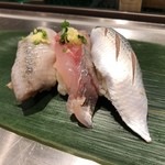 寿司 魚がし日本一 - 光物3貫 鰯 鯵 小肌