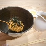 創作串揚げ つだ - あられをまぶしたご飯を揚げて、出汁をかけるお茶漬け