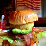 ヴィレッジヴァンガード ダイナー - ハワイアンローラーコースターバーガー＋アボカドトッピング