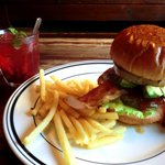 ヴィレッジヴァンガード ダイナー - ハワイアンローラーコースターバーガー＋アボカドトッピング