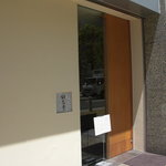 紀茂登 - 和食店らしからぬ店構え。